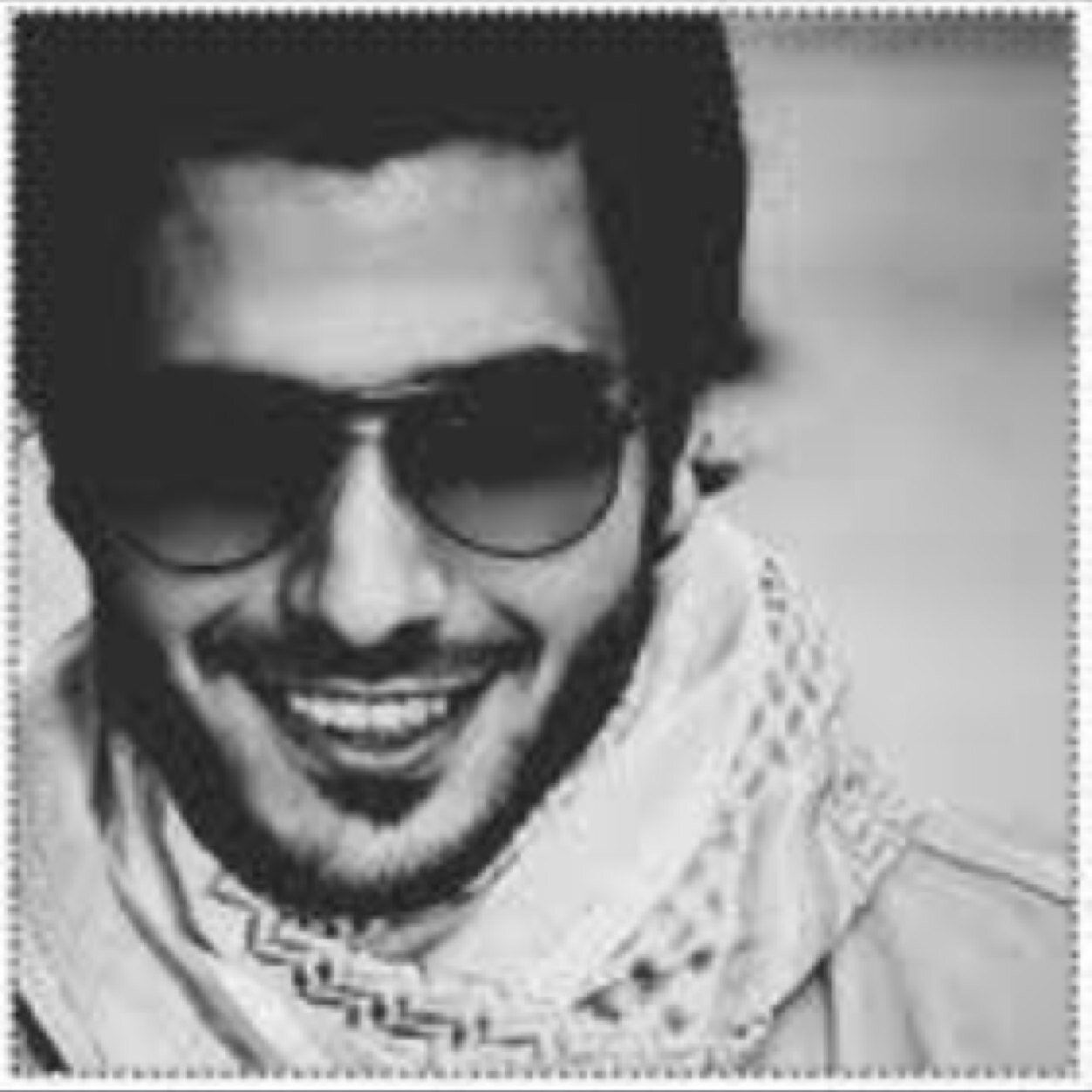 وراء كُل قلم أنيق أُنثى لِـ أجلها كتب القلم وصيغت الأحرف وتبعثرت معاني الكلمات وتميز اﻷحساس❤️