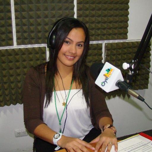 Publicista, Mercadologa de @oyeven_radio, feliz de ser madre, mujer emprendedora, apasionada al baile y a la música.