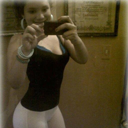 Estudiante de Enfermeria, me gusta la moda,  la playa. leer, sigueme y conoceme,  ya me duele la mano de tanto escribir o_O