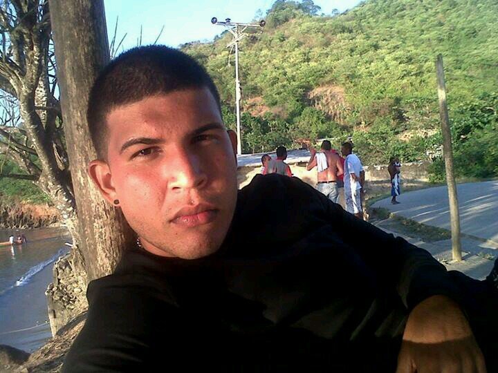 Venezuela está arrecha señores!  maduro vete ya o mejor dicho,  leosdado vete ya! #prayforvenzurla