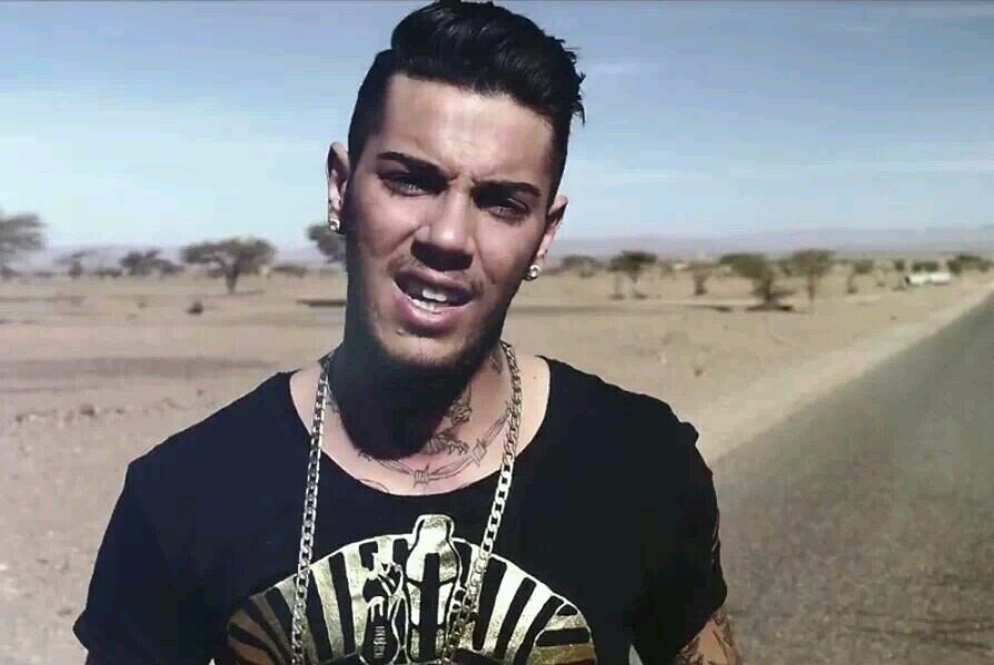 24/10/13   24/04/14  @RealEmisKilla mi ha RT il 22/10/2013 Beatrice é il mio amore♥