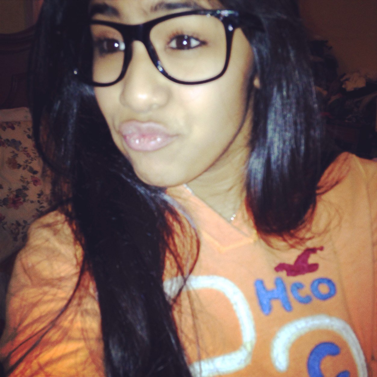 lorena hernandez arias c:
18 yrs old 
october 1, 1995 
mexican &' proud 
follow me &' ill follow backk
