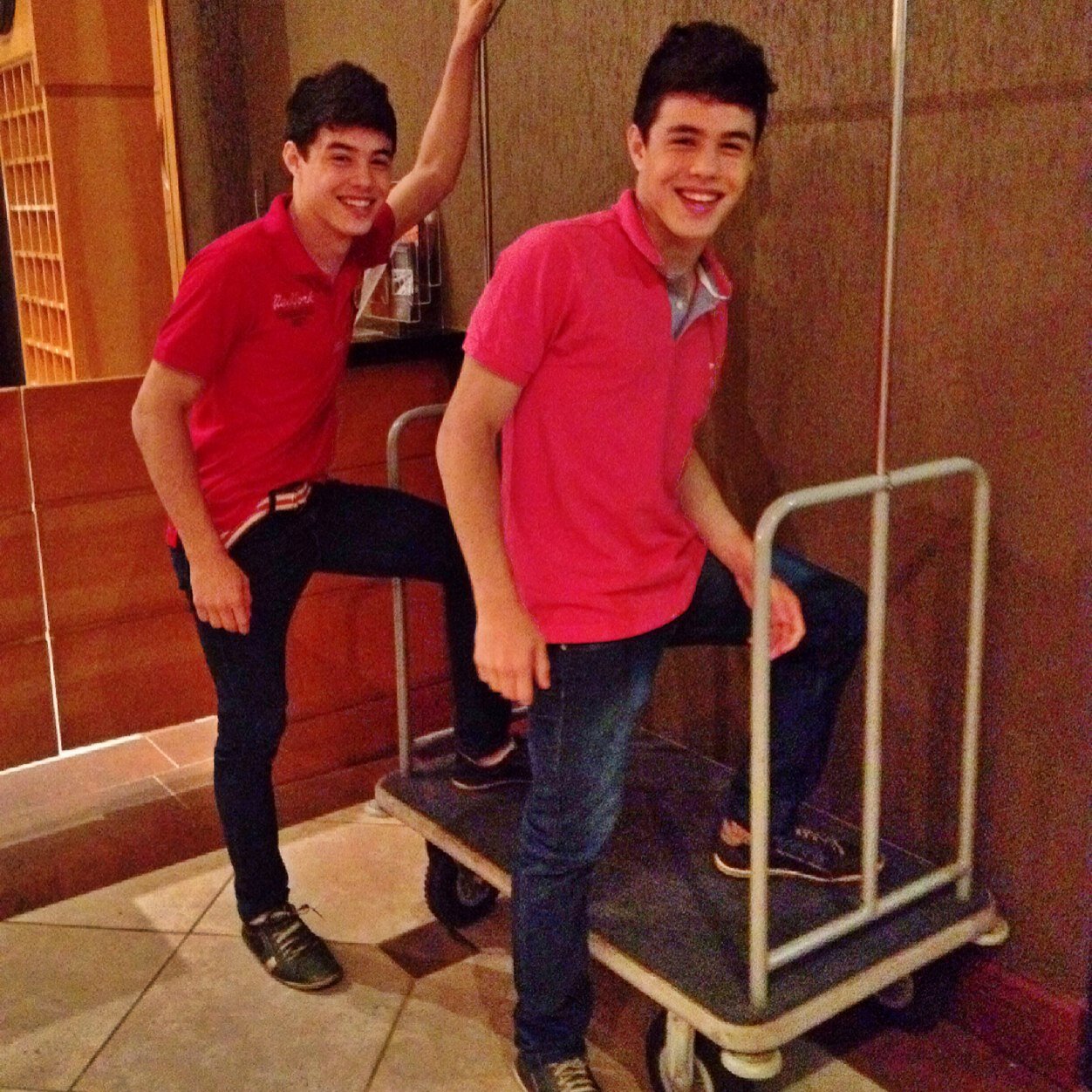 Vine: BrothersRocha / Insta: @gustavorochaa e @tulioorocha
