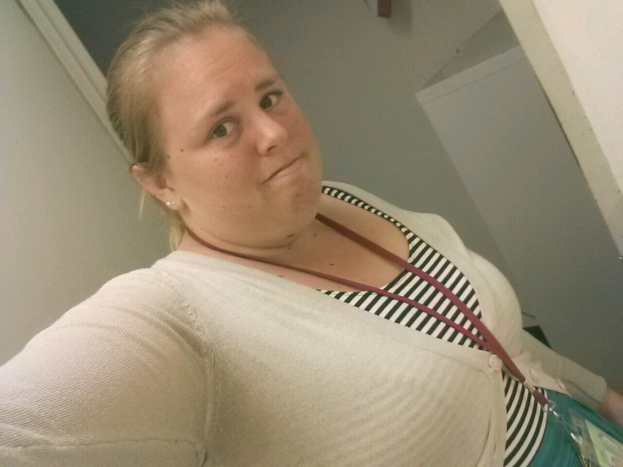 melinda12617's profile picture. shy