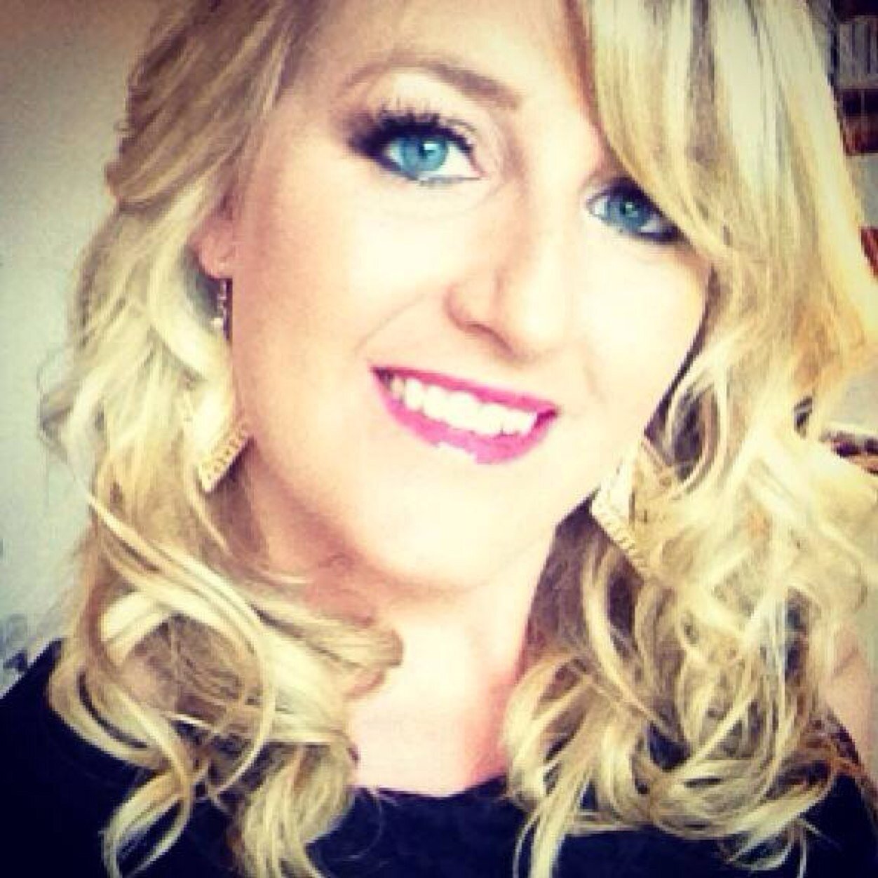 Funkyglassdes's profile picture. If you're looking for handpainted, personalised & unique glassware designs for any occasion you have come to the right place! #personalised #glass #gifts