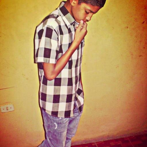Síganme y los Sigo ;D (No es Mentira),Soy B.B Beliebers Boy,Me gusta el fútbol,Y mi sueño es ser alguien mas en el Futuro 3 :* ;) Y me Gusta la Pizza.