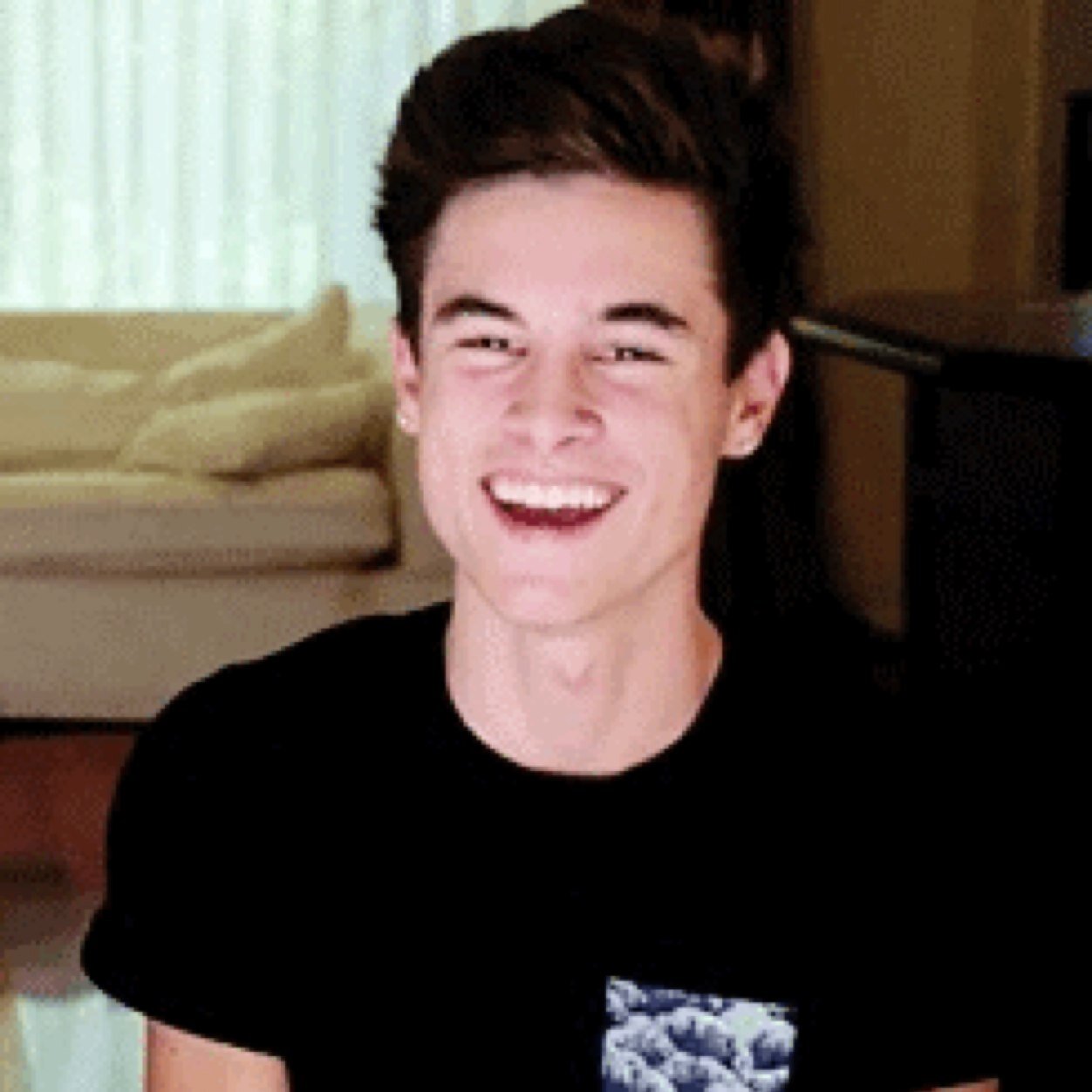 Follow @Covencaylen to get her to 1k. She'll dm you to 1/6 ( Ricky, Jc, Trevor or Kian)