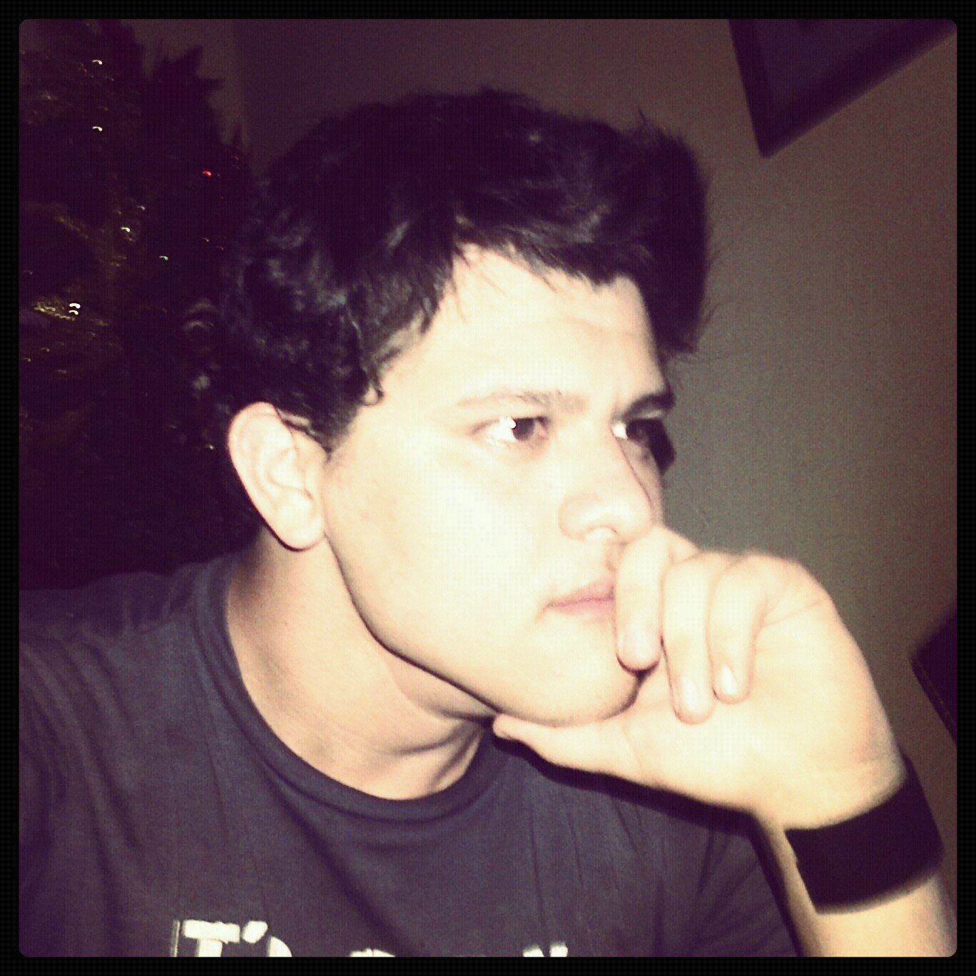 Follower of God
YA Writer & Columnist
proudly Queer and goofy.
yes Karen I can be both.
#EscritorVenezolano