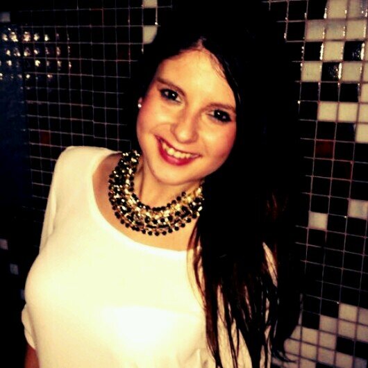 Lara_pgil's profile picture. 89' Amor por mis amigos, la moda y conocer gente. Gallega,risueña,loca,alegre y un poquito borde. NO PAIN, NO GAIN. 
I love my lips for kissing.
SQC - Madrid