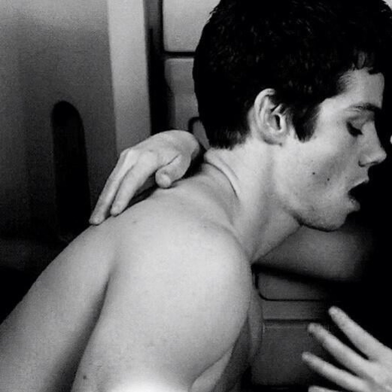 dylan o'brien || and i'm feeling twentytwo-o-oh || single || bisex tendente alla pizza margherita sottile ben cotta con tanto olio.