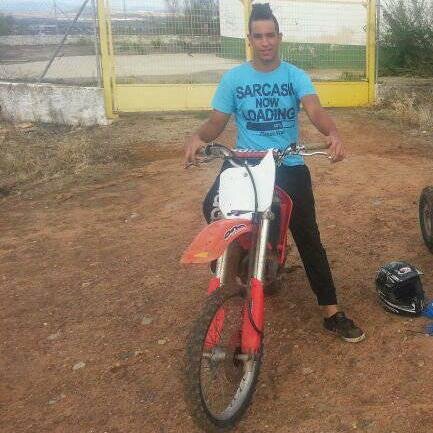 A los locos como yo, les falta un tornillo como tú.