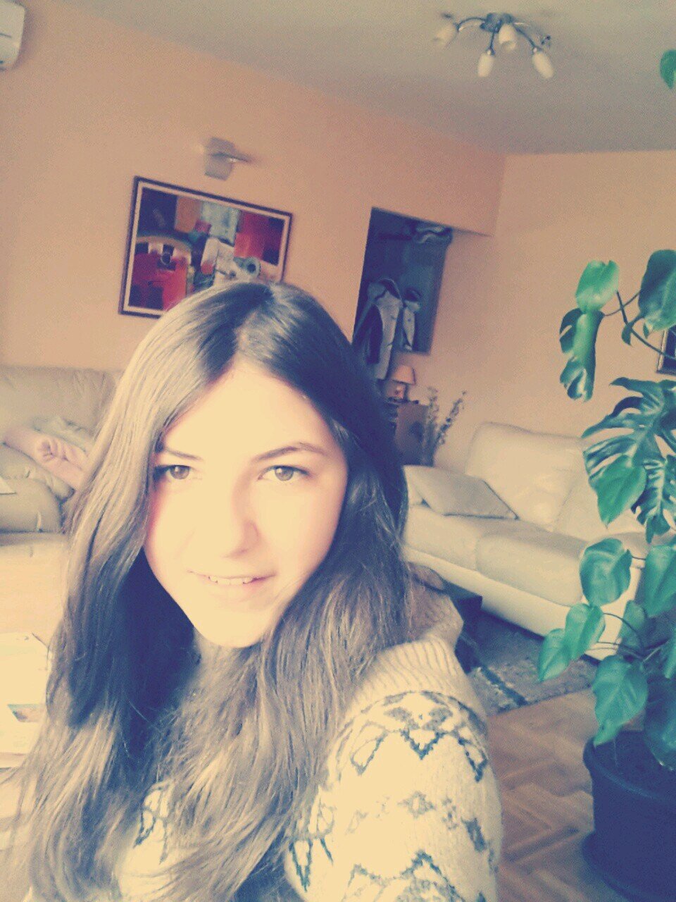 Iz Srbije sam,(skoro)uvek nasmejana,mrzim svoju generaciju....→follow back←