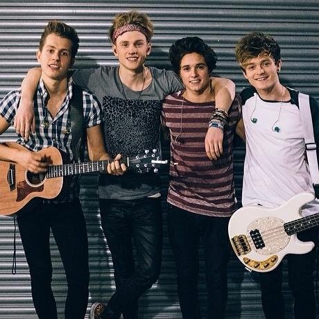 Vamps fan in the US, trying to get the boys over here by spreading the love! (2/4 follow + Waddy + TweetTeam!)