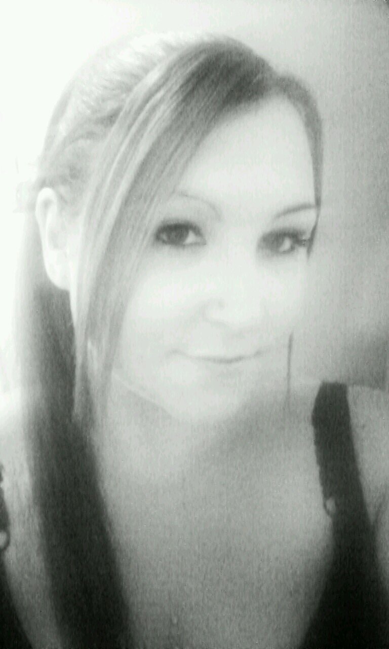 Lillybells_26's profile picture. please follow my personal account ~ @Lilly__hc :)