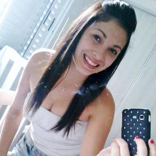 '' Ignore o que te faz sofrer , abrace o que te faz feliz ''