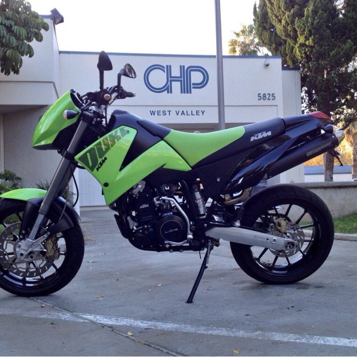 Dolly Grip to the Stars , LA KINGS Fan , KTM Freak,Born & Raised in Los Angeles MotoGP, SBK, AMA Superbike Super Fan