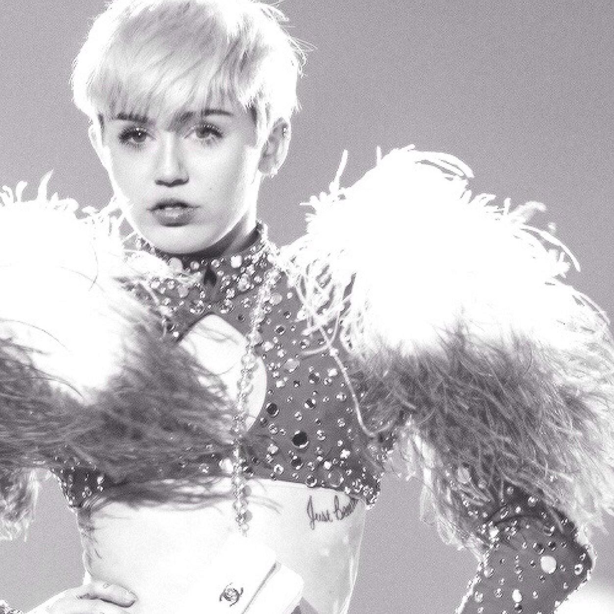 Follow for all things/updates on Miley Cyrus! Biggest fan from new zealand! BUY BANGERZ ON ITUNES!!!