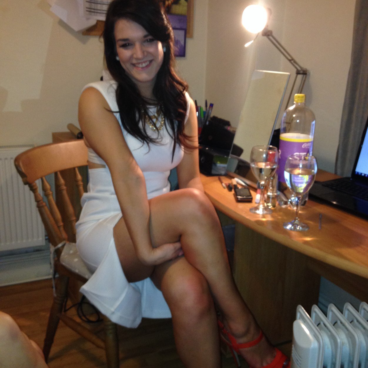 Country bumpkin, rabbit horder and vet student. 

Liverpool/Derbyshire