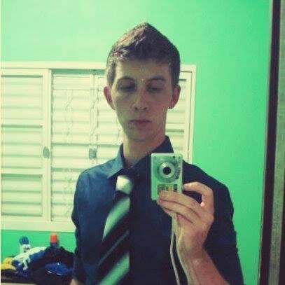 Graduando em administração, FAL ijuí - gaúcho por tradição e gremista de coração - Raulseixista - Rock - Boemia -  = Titcho ;)