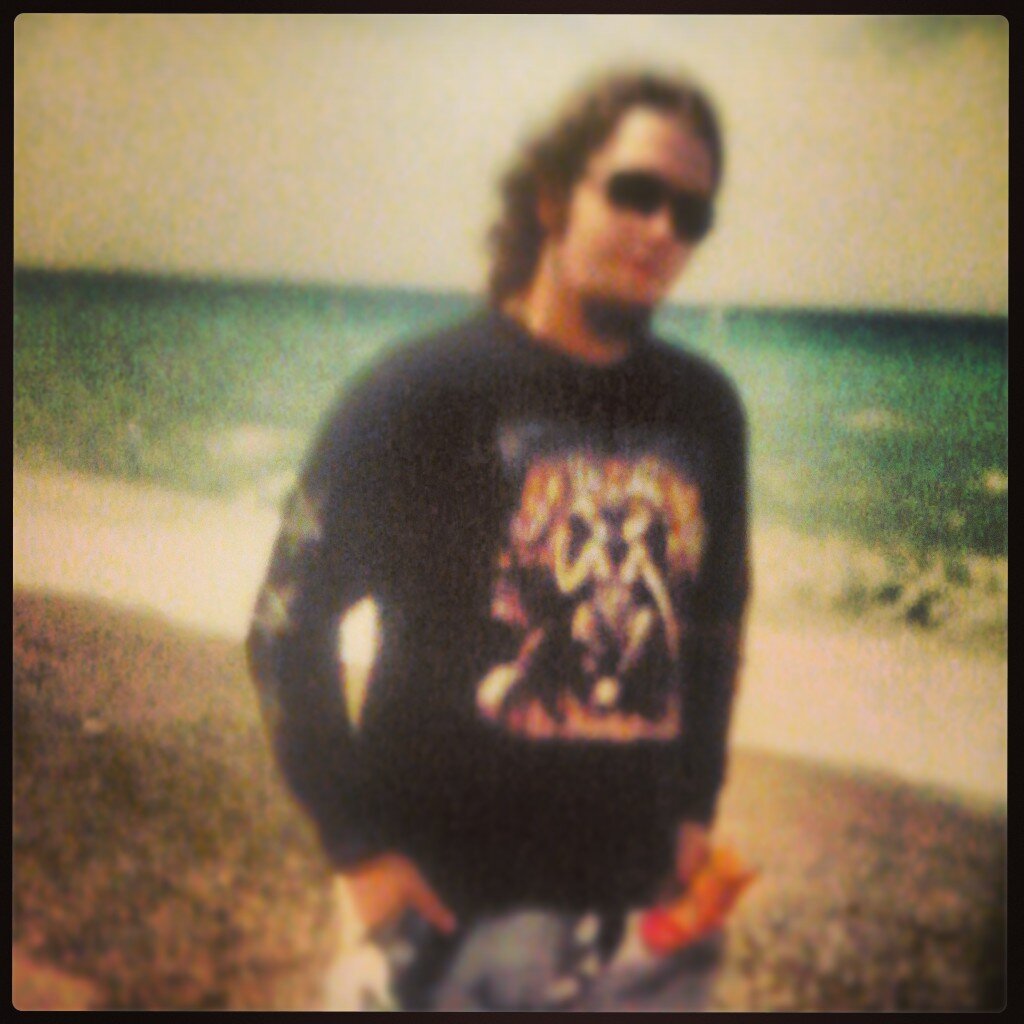 Generación del 89, amante de la música, bukanero, informático. Intentando labrar mi camino con las manos desnudas. cuenta en desuso. https://t.co/BJqybIhPMI