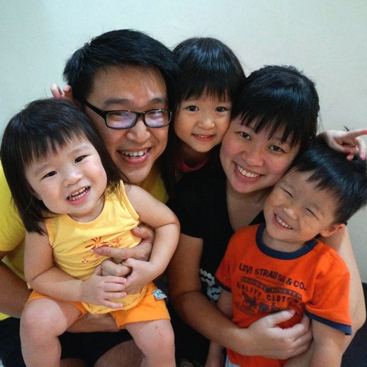 A father of four who is a laggard when it comes to having kids and embracing social media. Only knew Facebook all these while. Just learnt blogging & tweeting!
