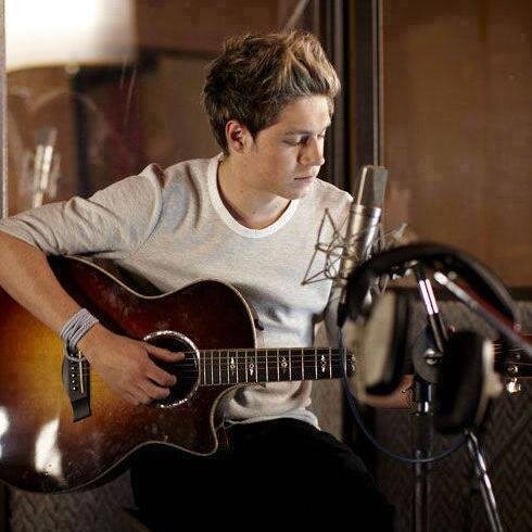 i love food / i love one direction so much / and i love niall horan very much :)