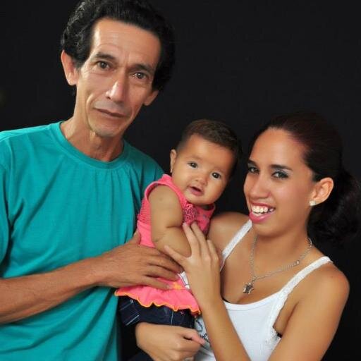 Amo minha familia principalmente minha filha Mariah, meu pai, adoro assistir e praticar esportes e admiro meus amigos que fiz na cinepolis....