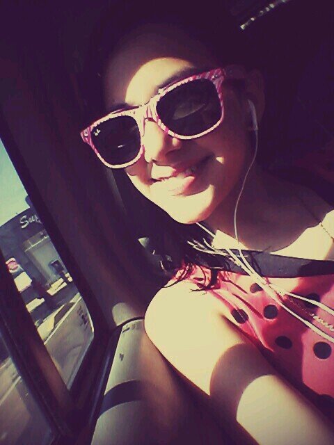 You're perfect, don't let someone tell you otherwise.  Tu eres perfect@, no dejes que alguien te diga lo contrario. :$♥.#DirectionerForever...