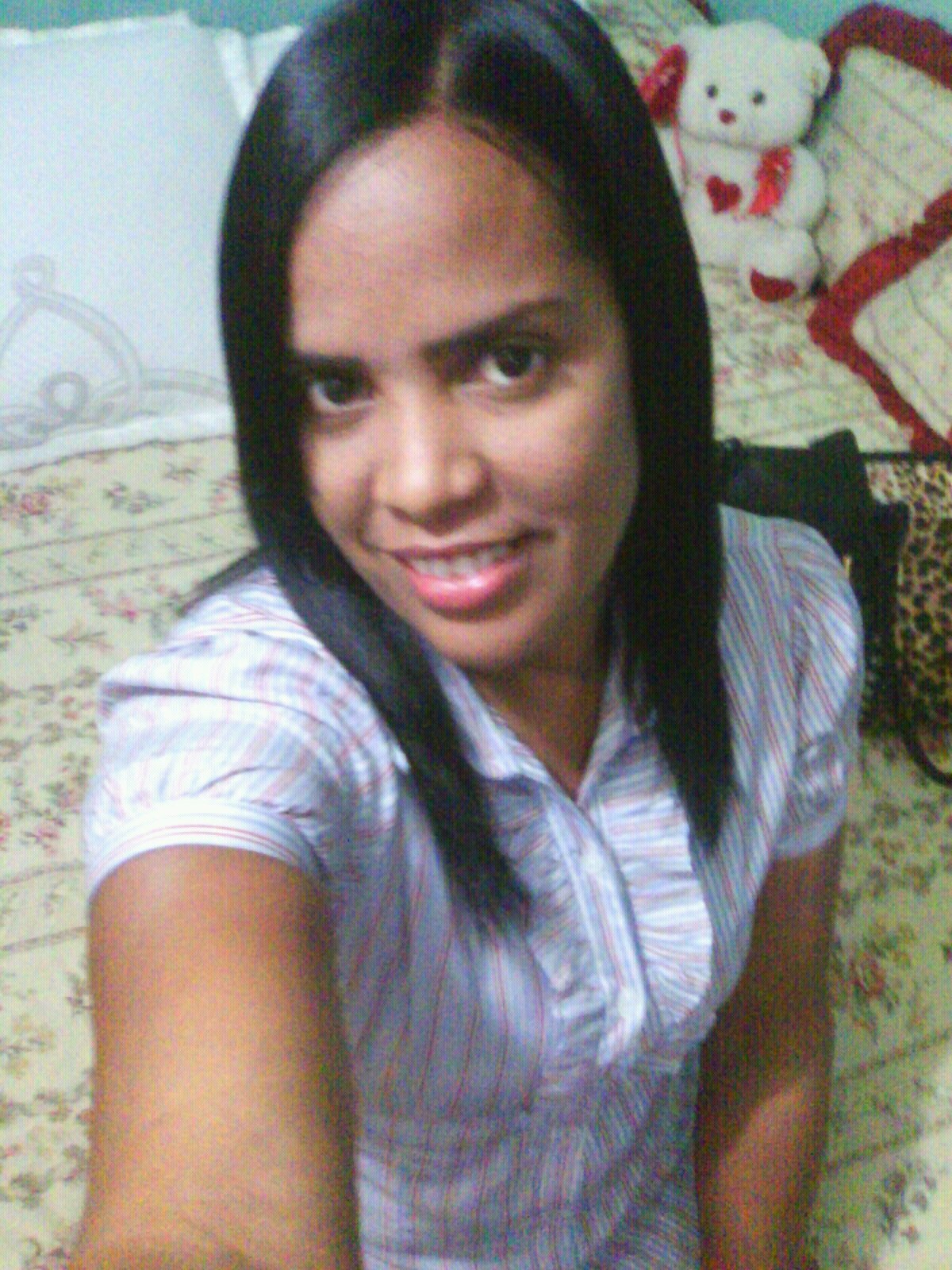 Licda en Educacion Basica hija,esposa,de un adorable hombre y madre de tres preciosuras de hij@s, soy creyente de Dios.