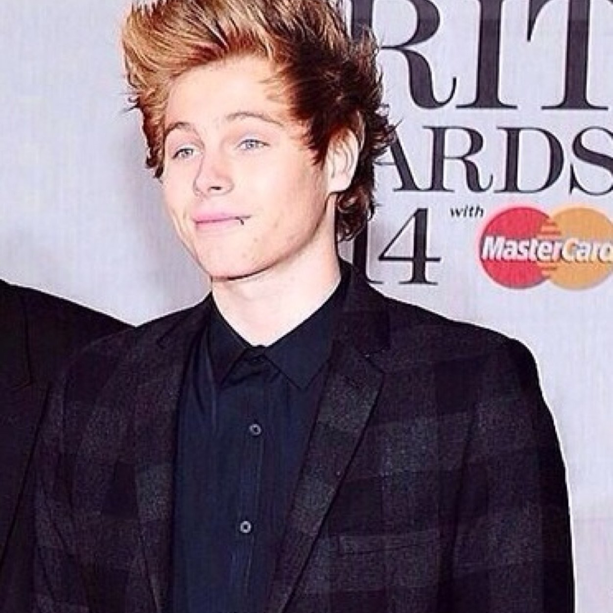 follow @DYNAMITE5SOS FOLLOW BACK IF YOU ASK