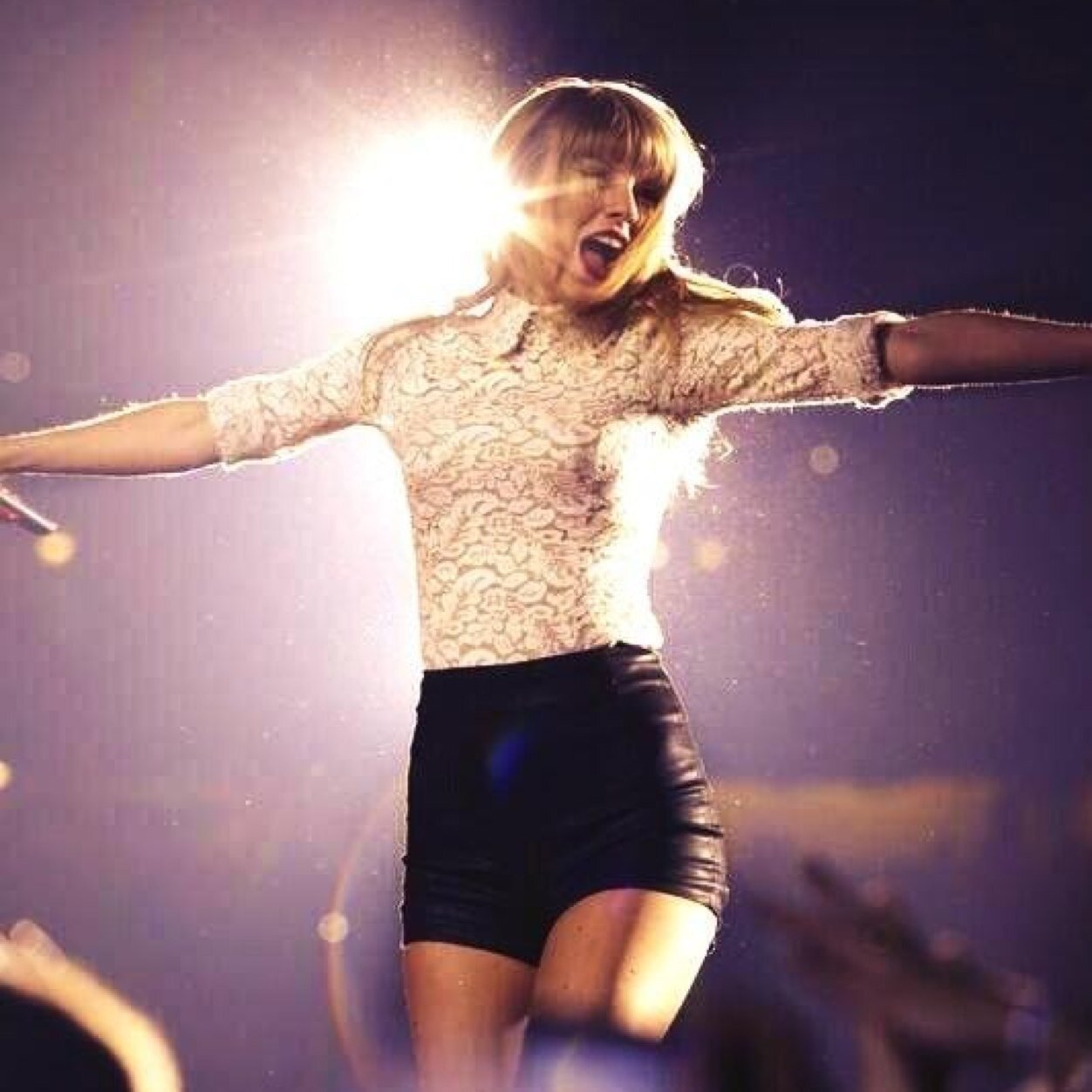 Freee Follow ✌️Follow @coffeeswiftt instead! I follow back, just ask! ily