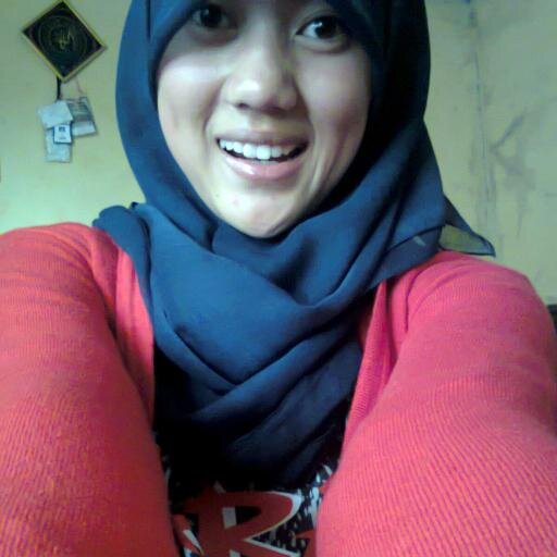 ibu yg slalu ada disaat aku sedih dan terpuruk . kasih sayang ibu tak pernah pudar sampai kpnpun . i love you mom :) :*