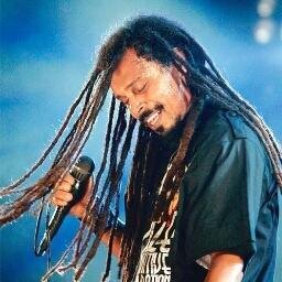 Só aqui: @AhPositive