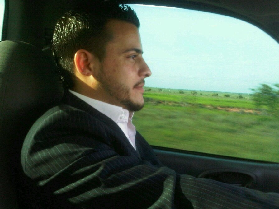 Venezolano también Colombiano, Abogado, Comerciante, propietario del Bodegón la Fortaleza 2013