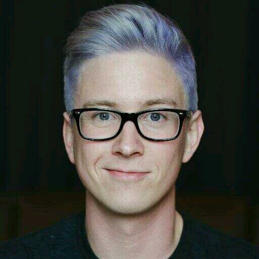 Un soir qui m'a rendu bien triste / Un soir, Place de la République 
Troyler is life. Personal account @robespierreski