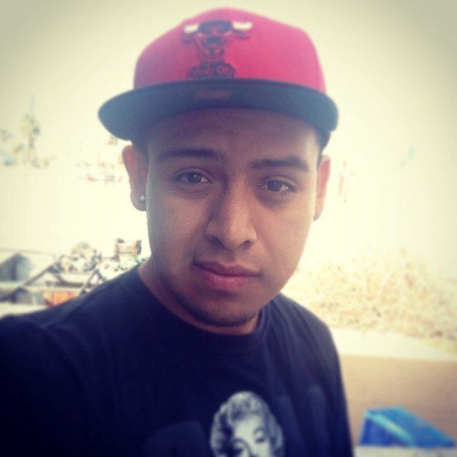 Im an underground rapper from Los Angeles CA, I like to sing reggaeton, rap, hip hop, and r&b, but all my music is in spanish!