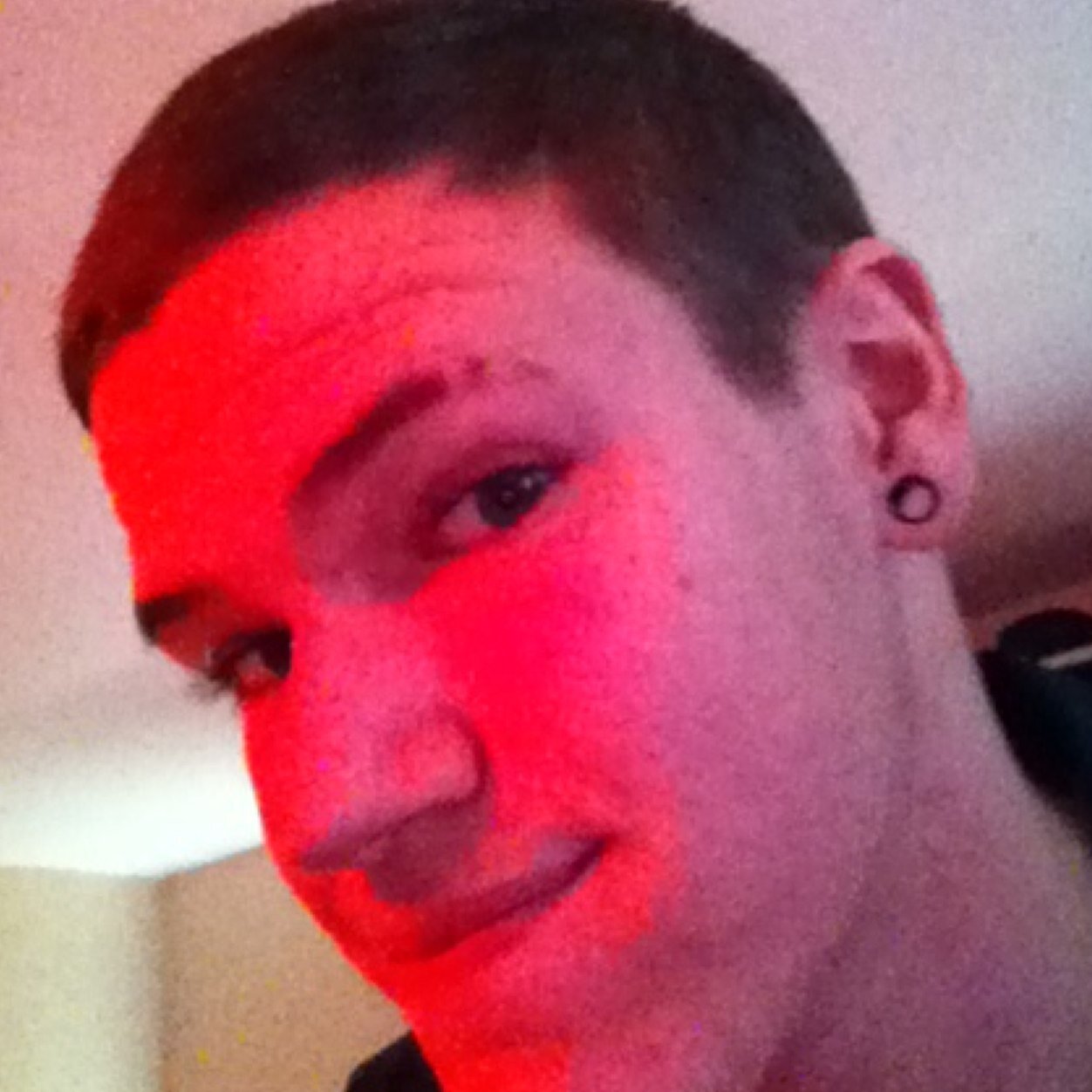 #TeamFollowBack i follow back! follow me! ask me if u want a shoutout!