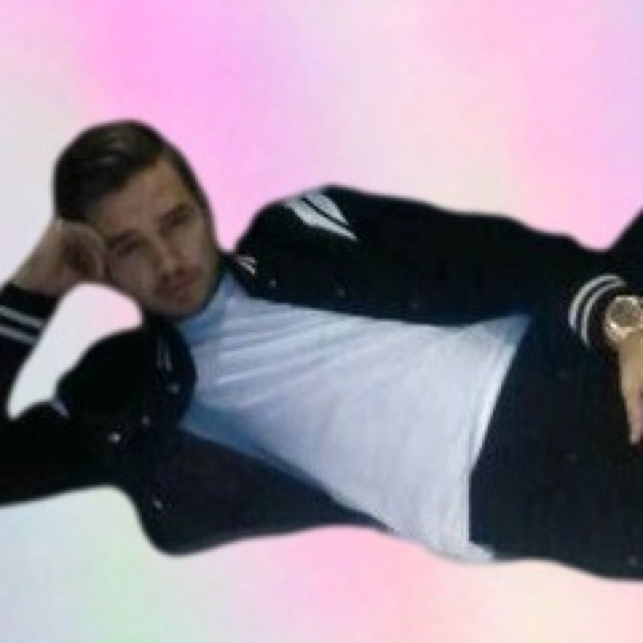 hiii!!! please follow @hxrrysmammories and @mxtthewespinosx they both follow back!!!!! :))
