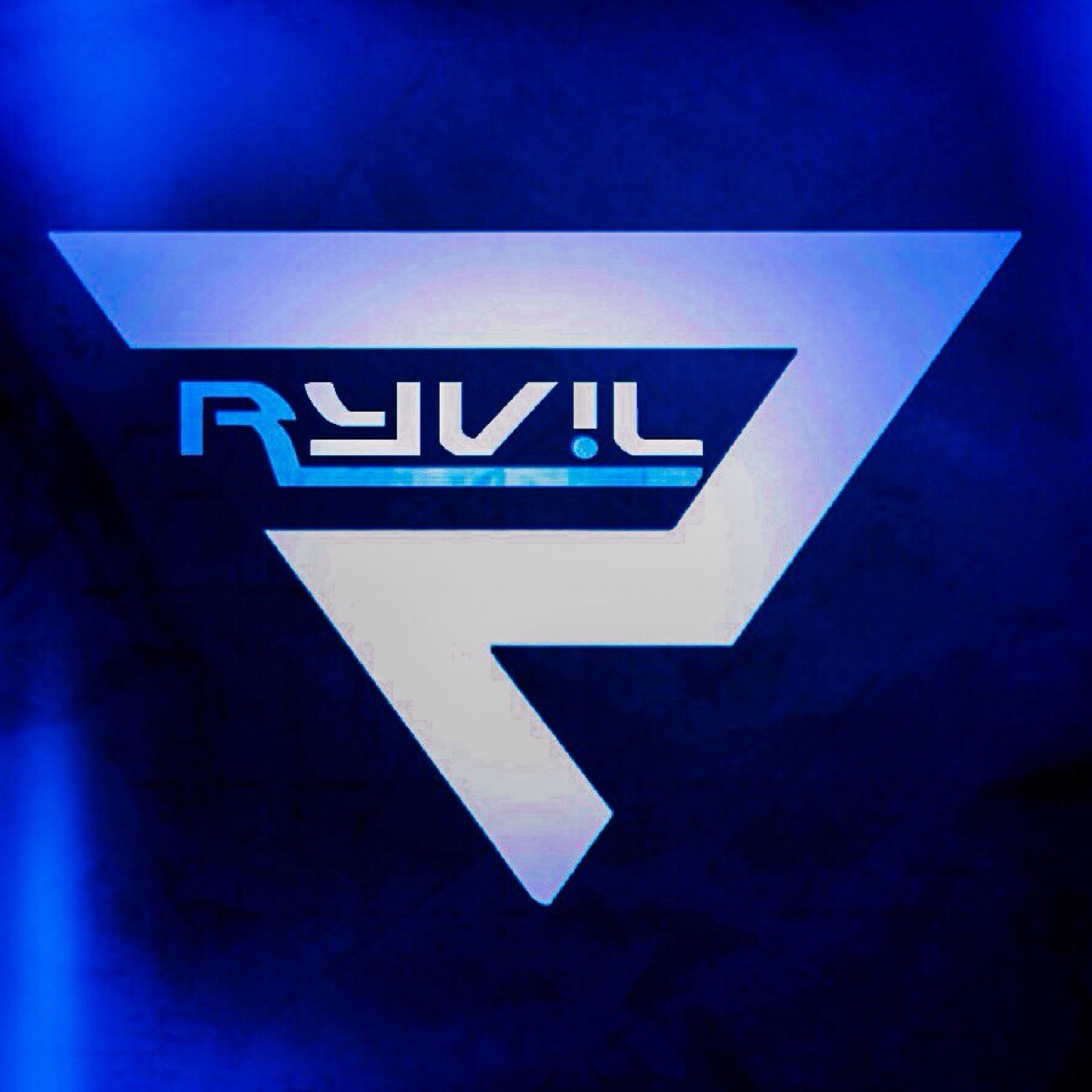 New, upstart clothing brand for men & women.  Fresh Hoodies,T's, Hats. Pronounced: RY-VILL (rival)