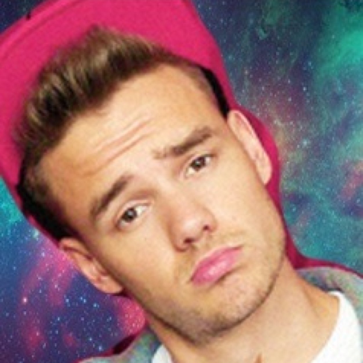 hiiii :) pls follow @hxrrysmammories and @mxtthewespinosx they follow back!!!! :))