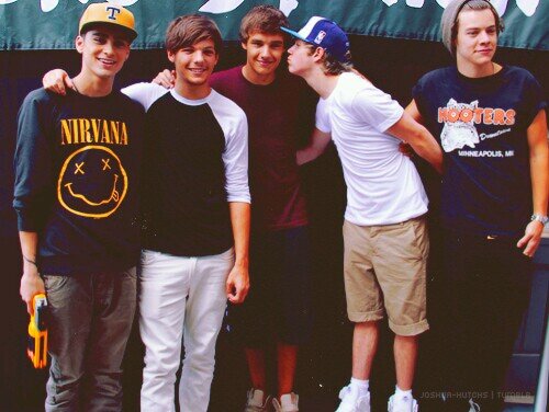 @niallofficial  @zaynmalik @justinbieber I love you sooo much*