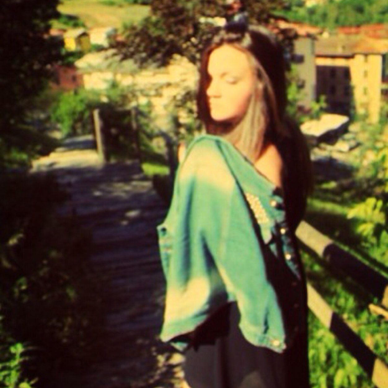 Hello my name is Kristin Oshen, I'm from Russia. I love to sing, video blogger) Thank you for follower my......★★★