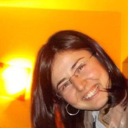 SEVME ÖZÜRLÜ DEPRESFİK POLYANNA :D    AMA YAŞAMAYI SEVİYOOO...HAYATI OLDUĞU GİBİ KABUL EDİYO ve ÖYLE YAŞIYO...