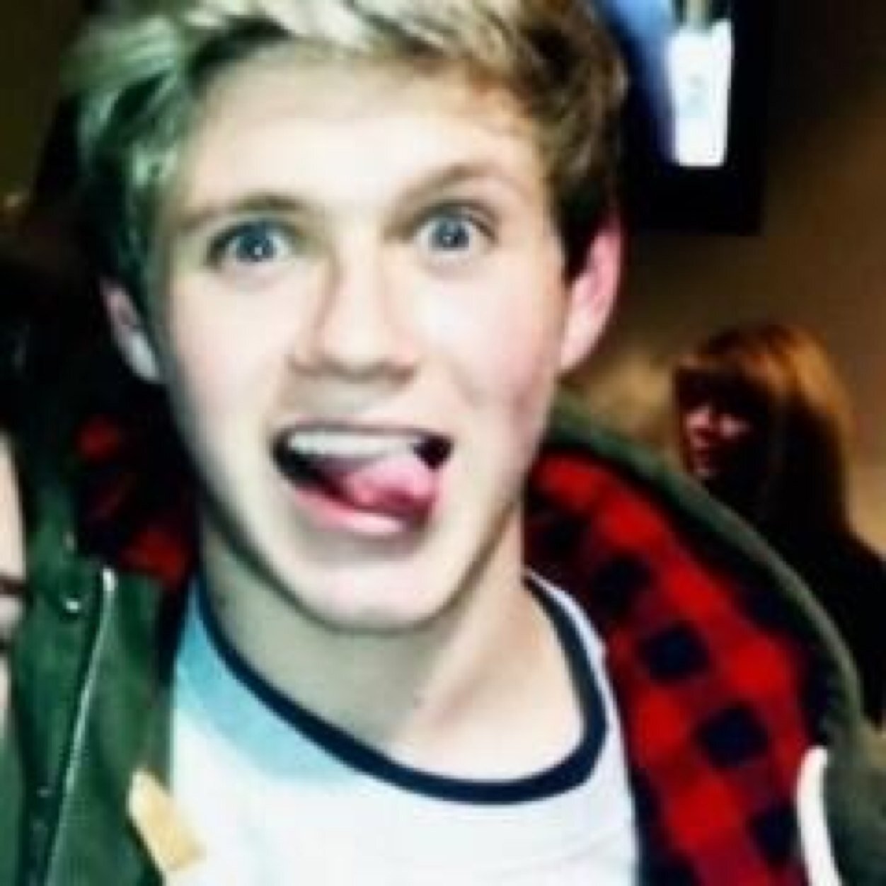 follow @niallporn ask her for a follow back and rt this https://t.co/5L1horiSSw