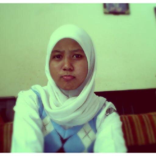 i am 17 years old , i am from yogya but now i life in cikarang and i school in pharmacy vacational school in bogor :)