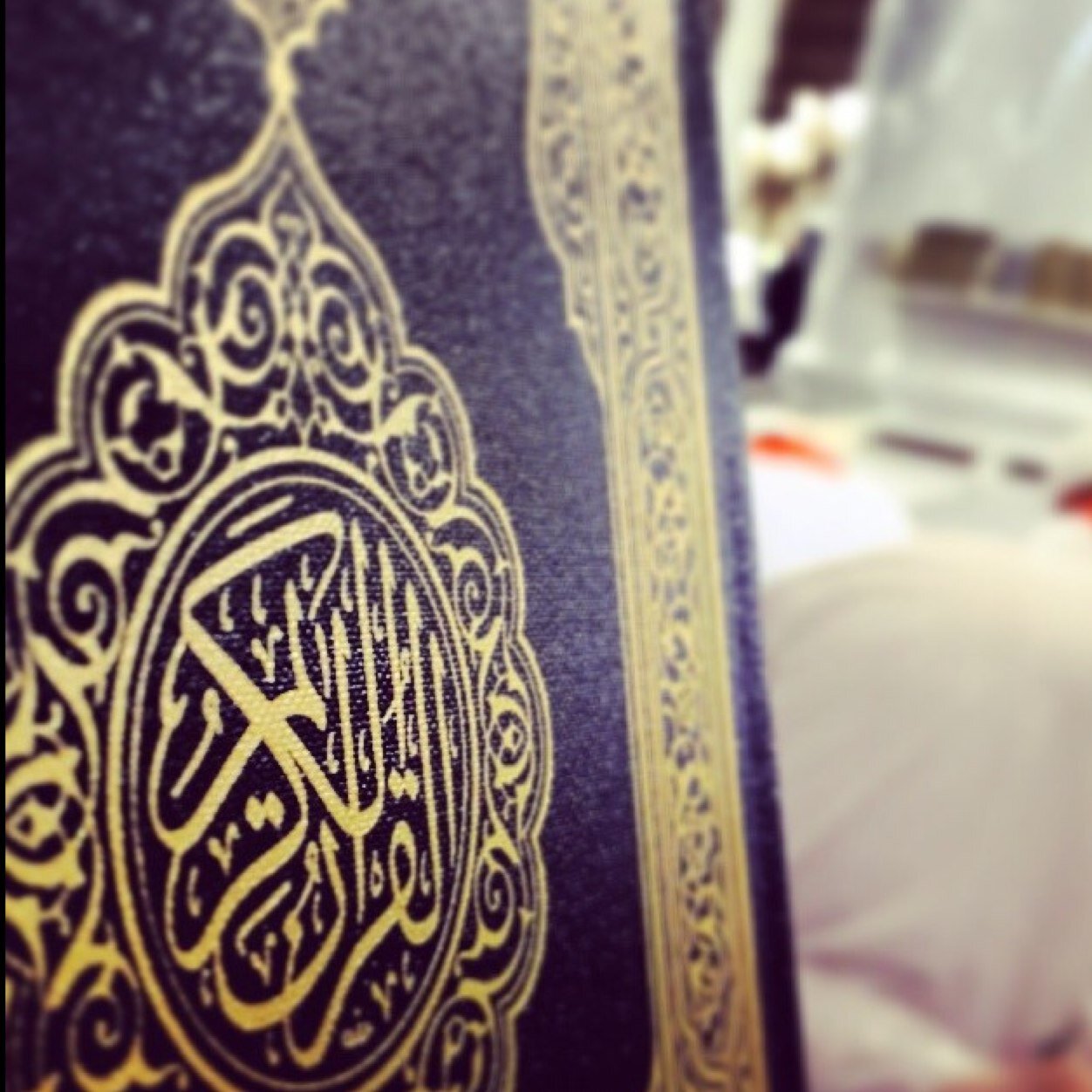 هذا الحساب ينشر ايات من القرآن و اادعيةة جعله الله صدقةة لكل من قام ب متابعتةة