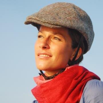 Un casque pour la sécurité + un chapeau à clipper ou quand la mode se veut ludique