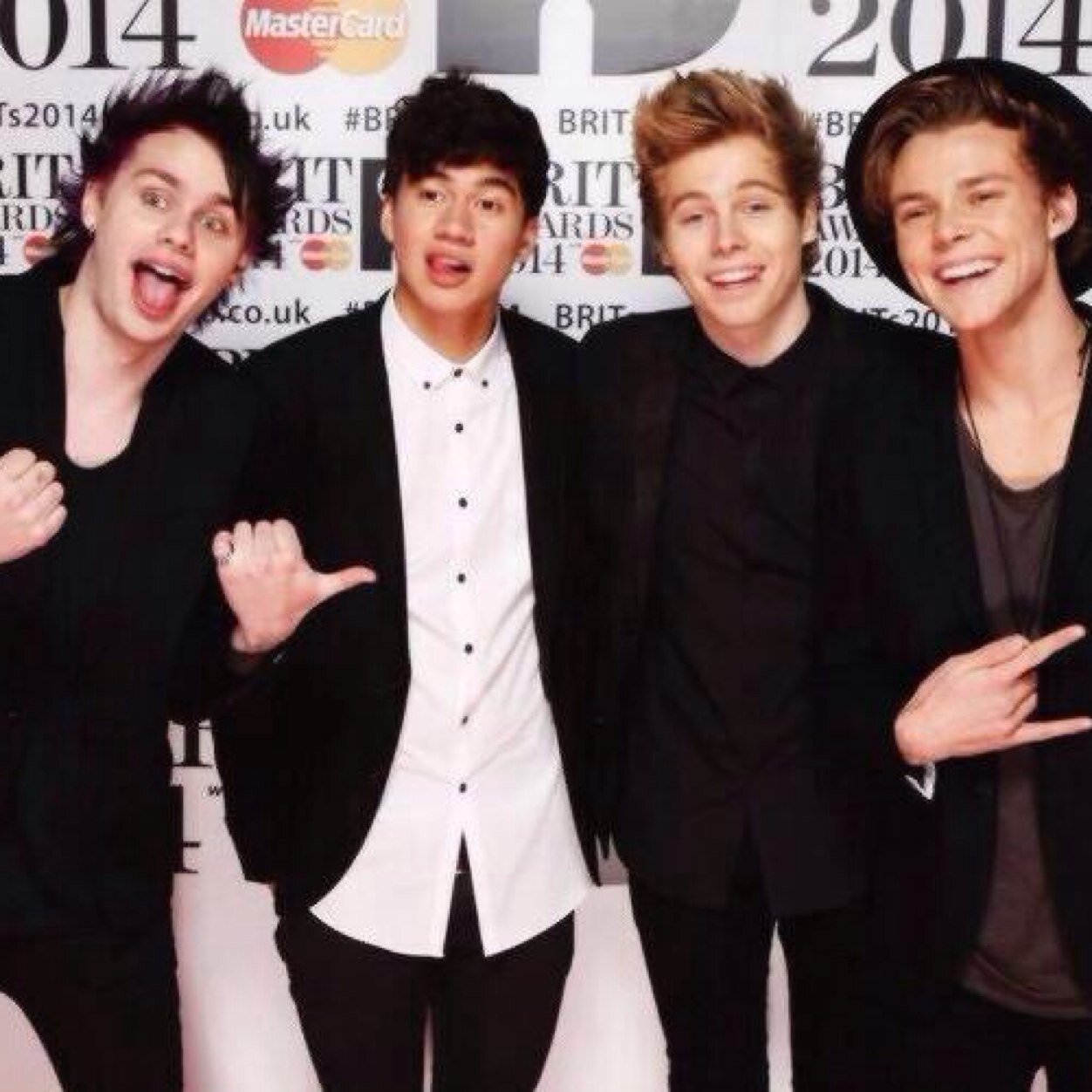 making lovely 5sos imagines for you people! I may have a nice accent but no 5sos follows. [inactive]