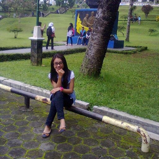 cari tahu sendiri aja ya. .yang pasti aku ga jahattt hhehe:)