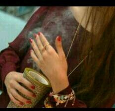 : لآ أحٌبَ أنَ ارىَ شَخص مَكسٌورَ     حتَى. ، ولوُ كُنِتَ‘ أكَرهٌہُ ..”